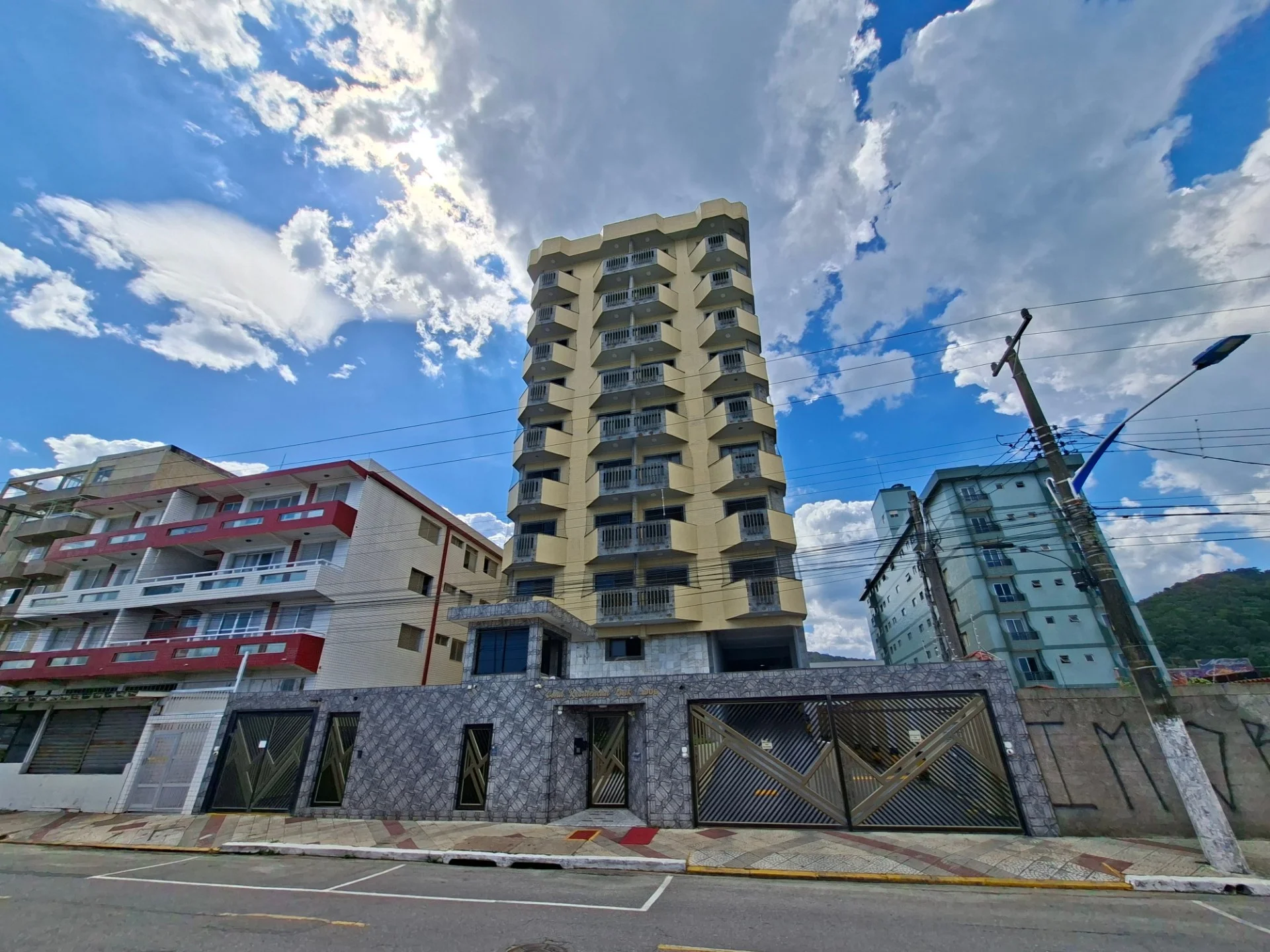 Apartamento 150m² de área útil, com 3 dormitórios semi mobiliado…