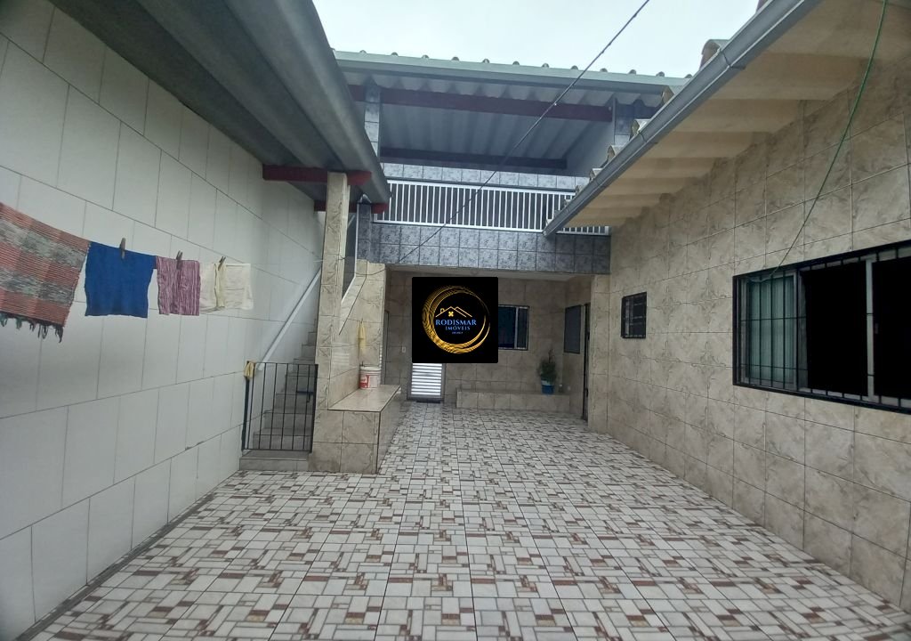 Casa em Mongaguá com 4 dormitórios