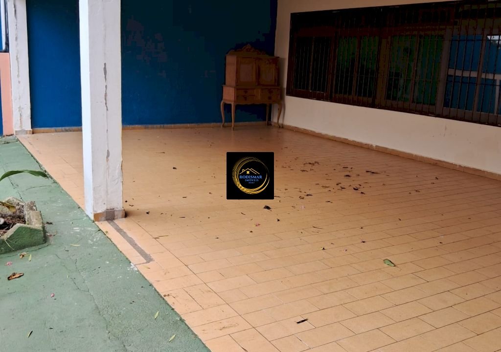 Casa em Mongaguá com 5 dormitórios